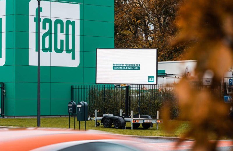 Écran LED sur mesure Maxled intégré dans une façade