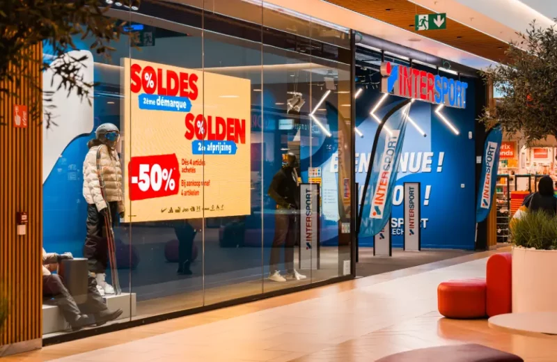 Écran LED indoor de Maxled dans la vitrine d’Intersport au Westland Shopping